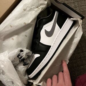 Jordan 1 Low
Black White Grey (GS)